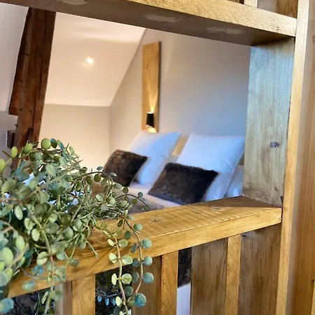 La Tour Yveline Bed and Breakfast