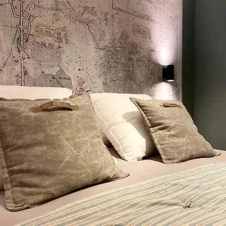 La Tour Yveline 住宿加早餐酒店 4*
