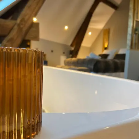 La Tour Yveline Bed & Breakfast 4*