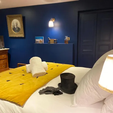La Tour Yveline Couette-café 4*